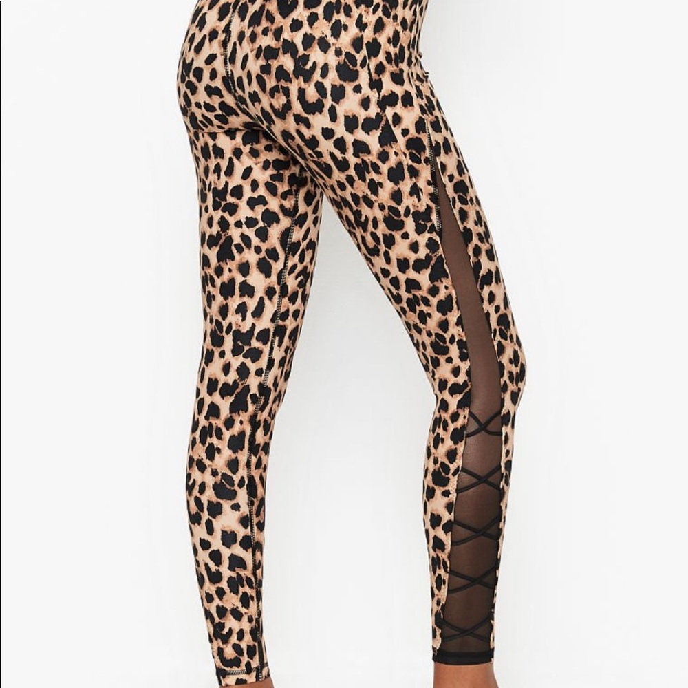 Victoria’s Secret Size 4 Leopard Print SPORT leggings 7/8 Length🤍 24” INSEAM